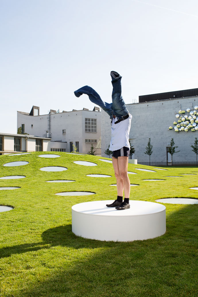 Hose lüften, Hände hoch - Installation view - 2014 - Courtesy Städel Museum, Frankfurt am Main, Germany - Photo Kathrin Binner