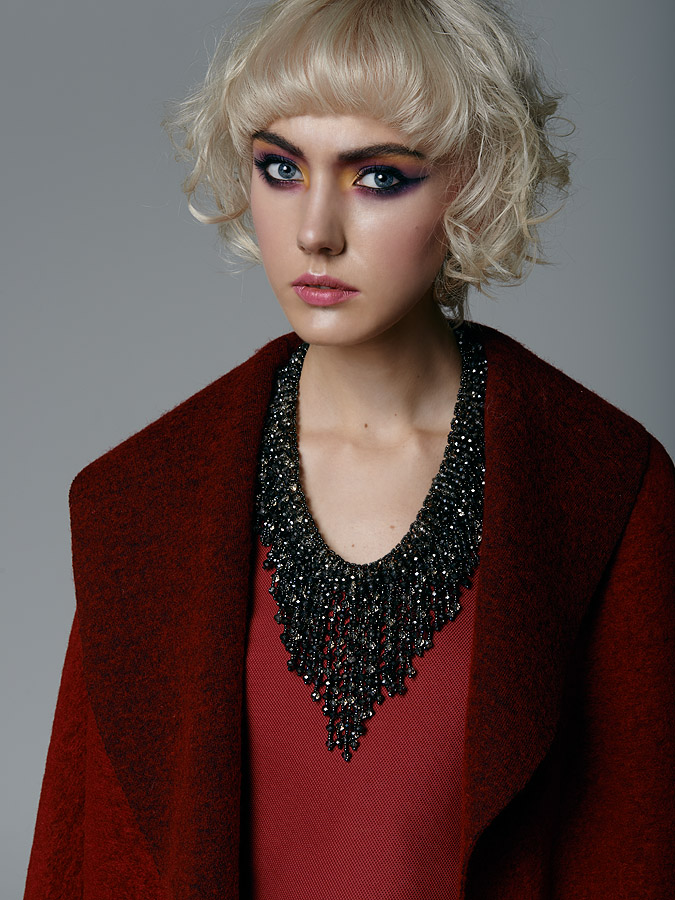 coat - SPIDER AND WOLF
dress - DIAMENTOWE || Pakamera.pl
necklace - LEWANOWICZ
leggings - GUGU || Dawanda