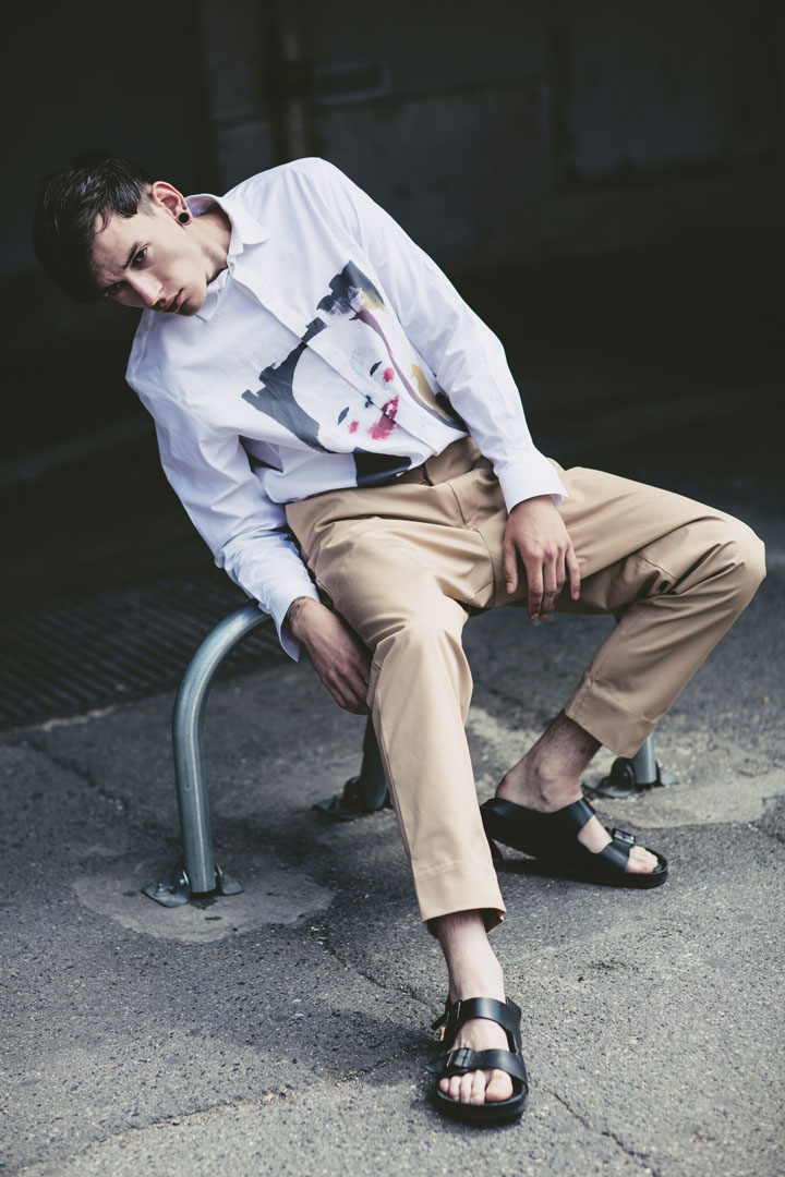 Shirt: Icosae / Chino: Swen / Sandals: Birkenstock 