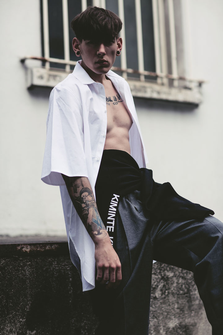 Shirt: Icosae / Sweater: Kiminte Kimhekim / Pants: Icosae 