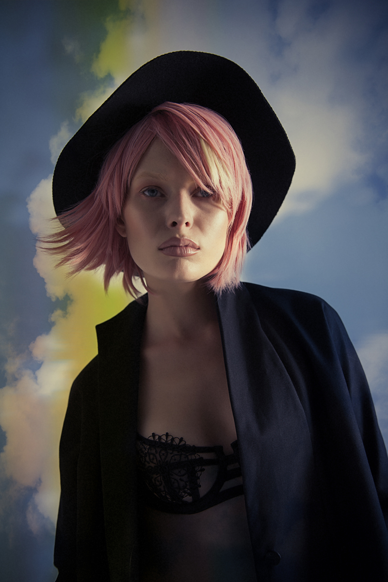 Long Jacket: Barbara i Gongini Bra: Barbara i Gongini Leggings: Barbara i Gonginii Hat: Stylist own