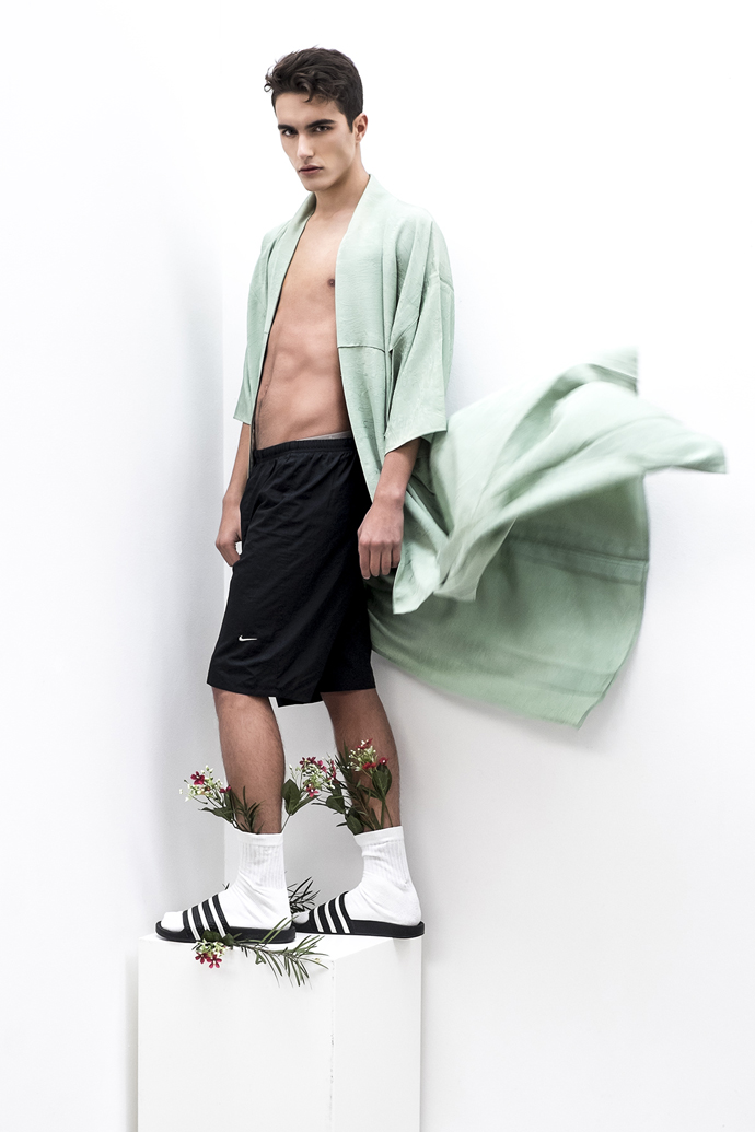 Kimono - A Outra Face da Lua Shorts - Nike Sandals - Adidas