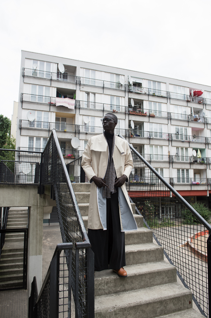 Jumpsuit: HERMIONE FLYNN, coat: SAMPLE-CM, scarf: HERR VON EDEN, glasses: OVVO, shoes: VELT