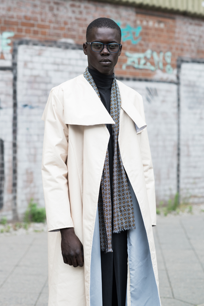 Jumpsuit: HERMIONE FLYNN, coat: SAMPLE-CM, scarf: HERR VON EDEN, glasses: OVVO OPTICS