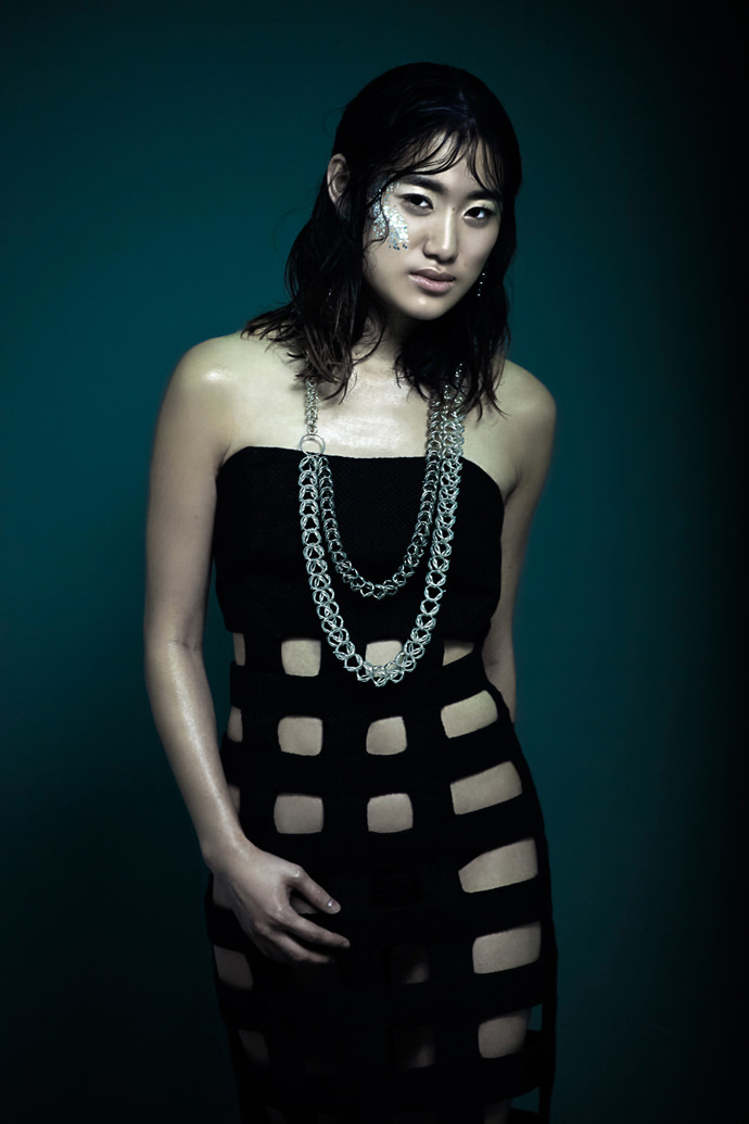 Earings with hematite beads, Iron chainmail necklace & dress by Romain Thevenin.